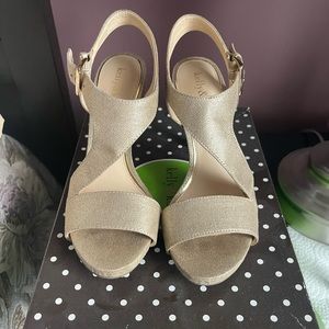 Kelly & Katie Gold Dress Shoes. Size 6.5